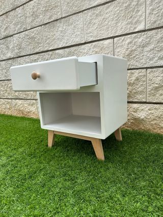 Mesita de noche vintage blanca “Sweet”.