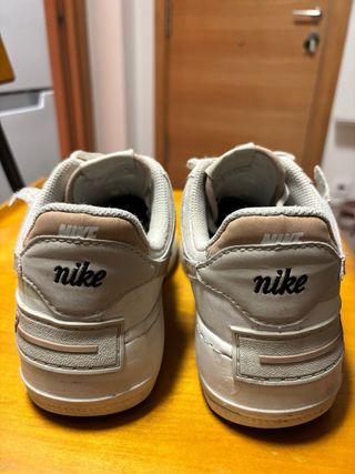 Nike Air Force 1 Beige y Blanco