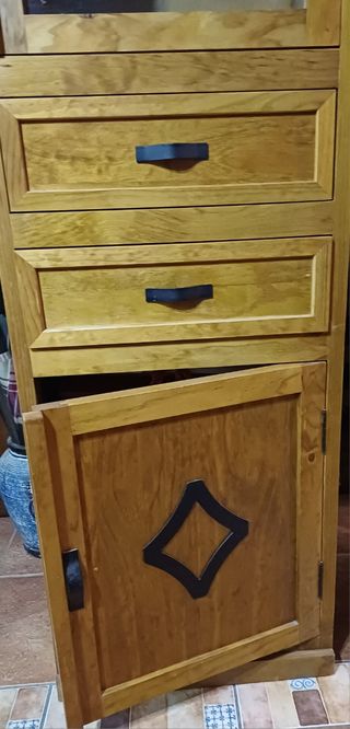 Vitrina de madera con cristal