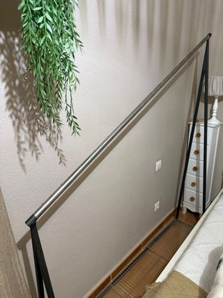 Perchero Metálico Negro y Plateado