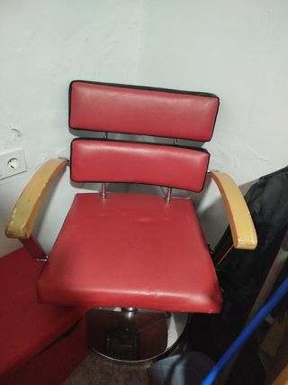 Sillón de barbería rojo