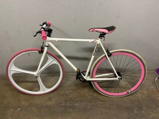 Bicicleta Fixie Blanca y Rosa