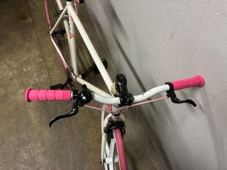 Bicicleta Fixie Blanca y Rosa