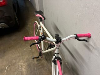 Bicicleta Fixie Blanca y Rosa