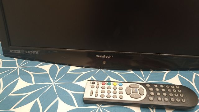 TV 14 con soporte de pared, poco uso