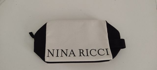 Neceser Nina Ricci Negro y Blanco