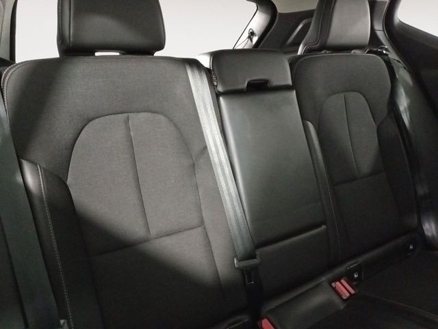 Volvo XC40 Business Plus 2WD