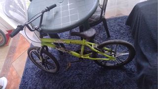 Bicicleta BMX verde  