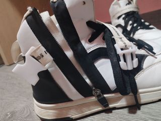 Zapatos Unisex Altos Blancos y Negros
