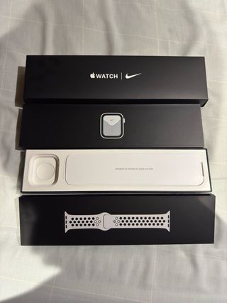 Apple Watch SE x Nike 44mm Plata/Blanco