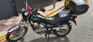 Moto Yamaha Special Verde Oscuro