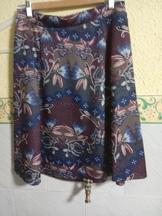 Falda estampada colores de temporada