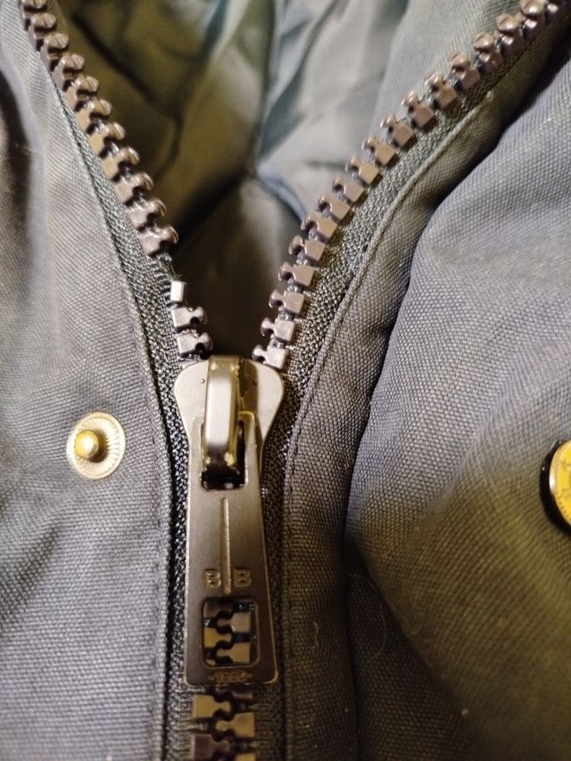 Parka Bershka gris con capucha