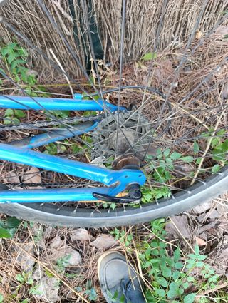 Bicicleta azul de montaña