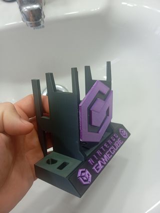 Base expositor mando Nintendo GameCube púrpura