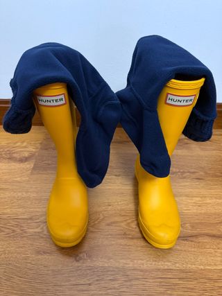 Botas Hunter Amarillas con Calcetines Azul Marino