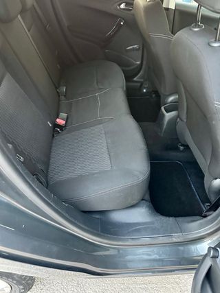 Peugeot 208 2015