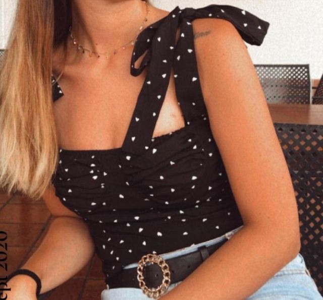 Top Negro PrettyLittleThing Corazones