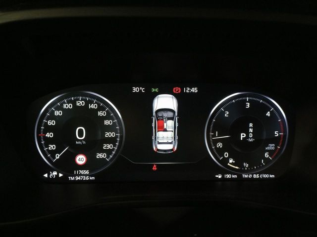 Volvo XC40 Business Plus 2WD