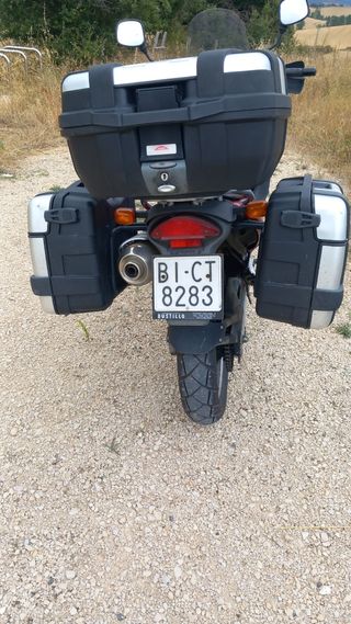 Moto BMW Roja con Maletas