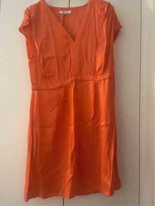 Vestido coral de raso
