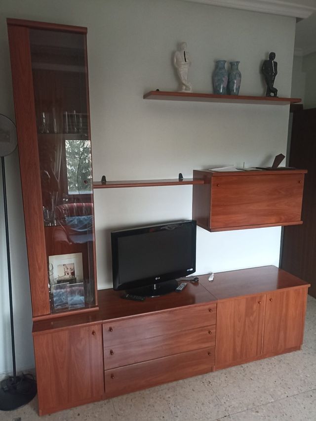 Mueble de salón madera y cristal