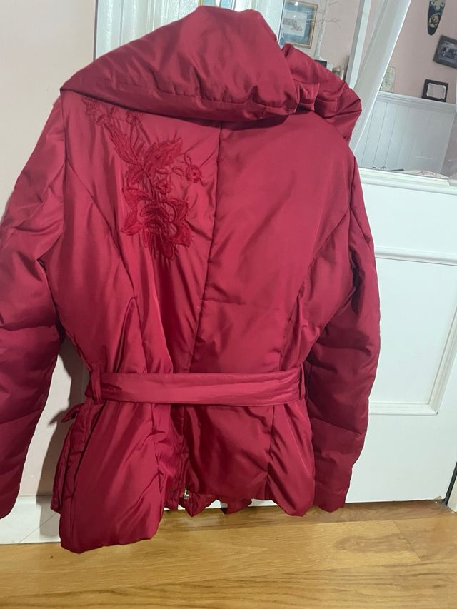 Abrigo Zara de plumas Rojo Talla l