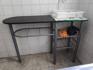 Mesa alta con 4 estantes