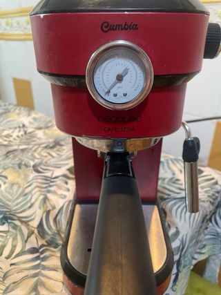 Cafetera Cumbia Cafelizzia Cecotec Roja