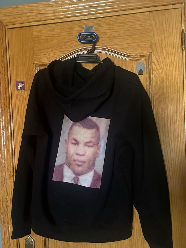 Sudadera Nike Negra con Diseño Tyson