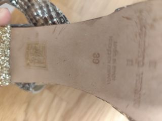 Sandalias Roberto Verino doradas y plateadas