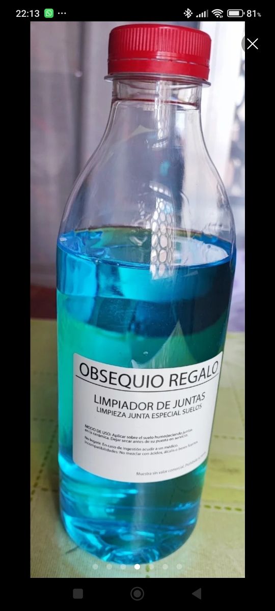 Robot de limpieza blanco