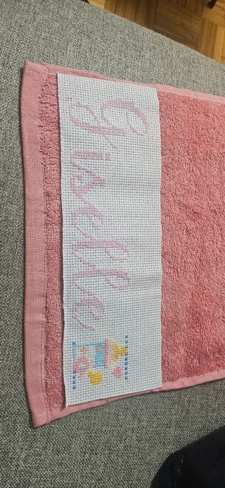 Toalla bebé bordada personalizada