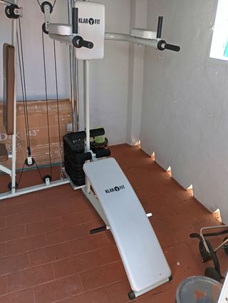 Máquina de gimnasio Klar Fit con pesas