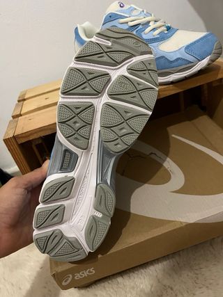 Asics Unisex Azul y Blanco