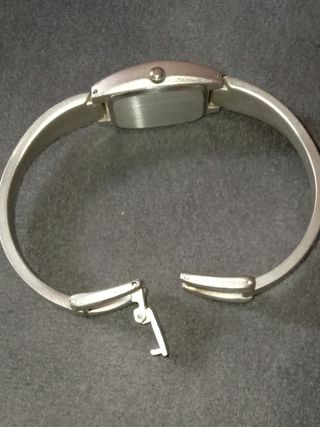 Reloj de pulsera plateado