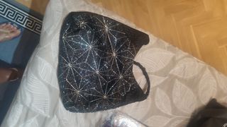 Zapatos de fiesta y bolso negro a juego