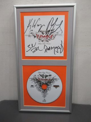 Winger Better Days Comin marco museo firmado