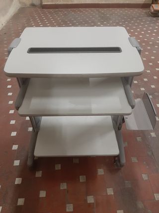 Mesa auxiliar con ruedas