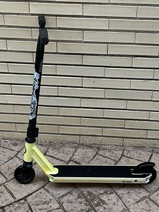 Patinete freestyle amarillo y negro