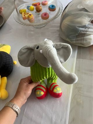 Peluche brainrot elefante
