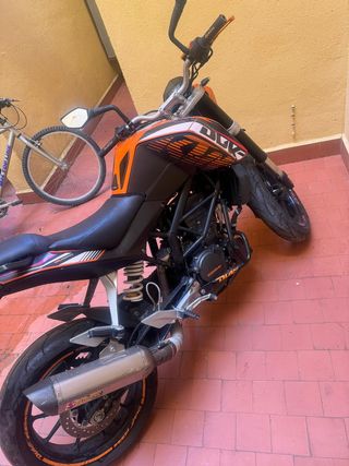 Moto KTM Duke Naranja 125 cc.