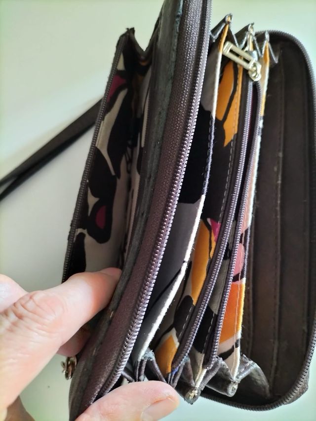 Portafogli Guess Pelle marrone scuro