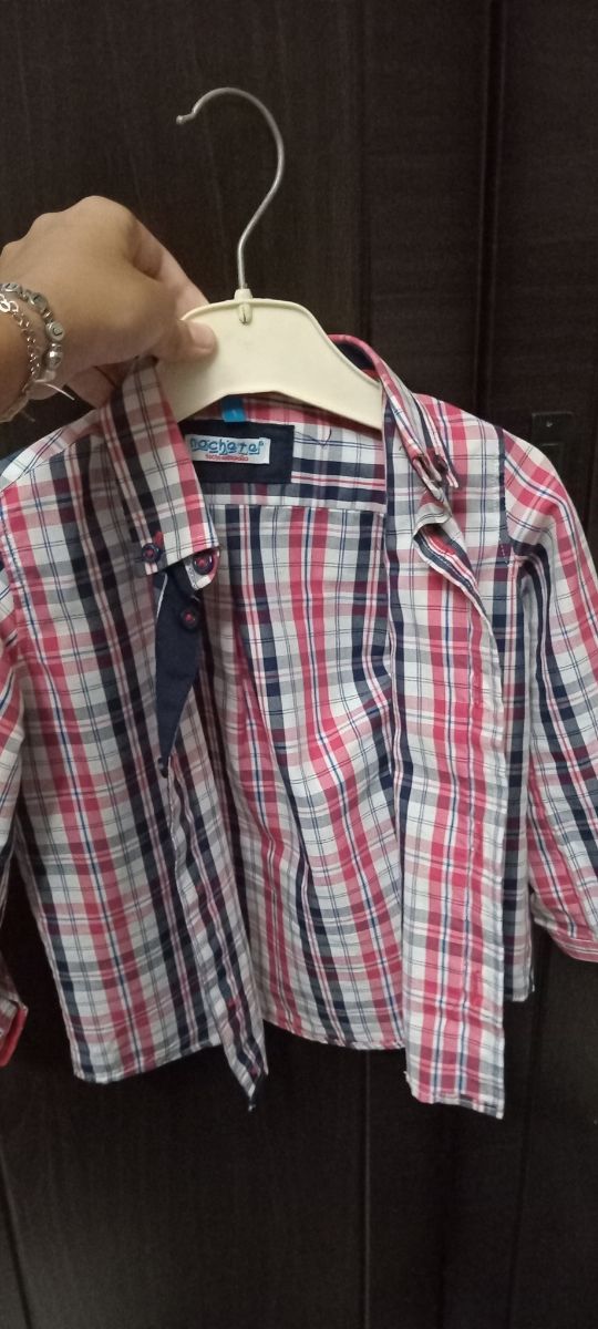 Camisa de bebé roja 