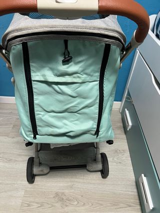 Cochecito de bebé turquesa