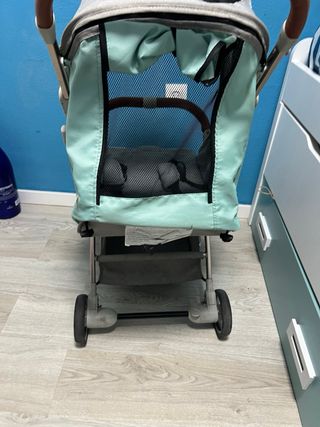 Cochecito de bebé turquesa