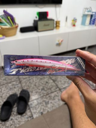 Señuelo de pesca rosa