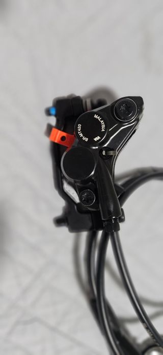 Freno delantero Shimano MT401