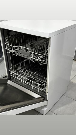 LAVAVAJILLAS MARCA BOSCH EN BLANCO 