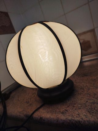 Lámpara de mesa redonda antigua